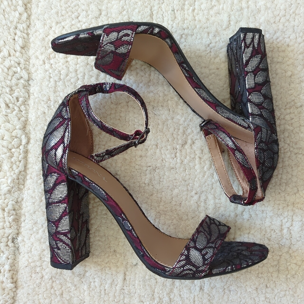 NEW - Merona Heels